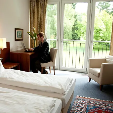 Hotel Alhartinger Hof 3*
